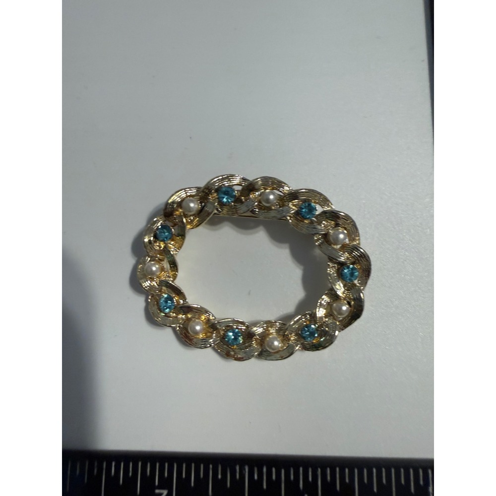 Vintage Gerrys Gold Tone Wreath Brooch‎ Aqua Blue Rhinestone Faux Pearl Pin